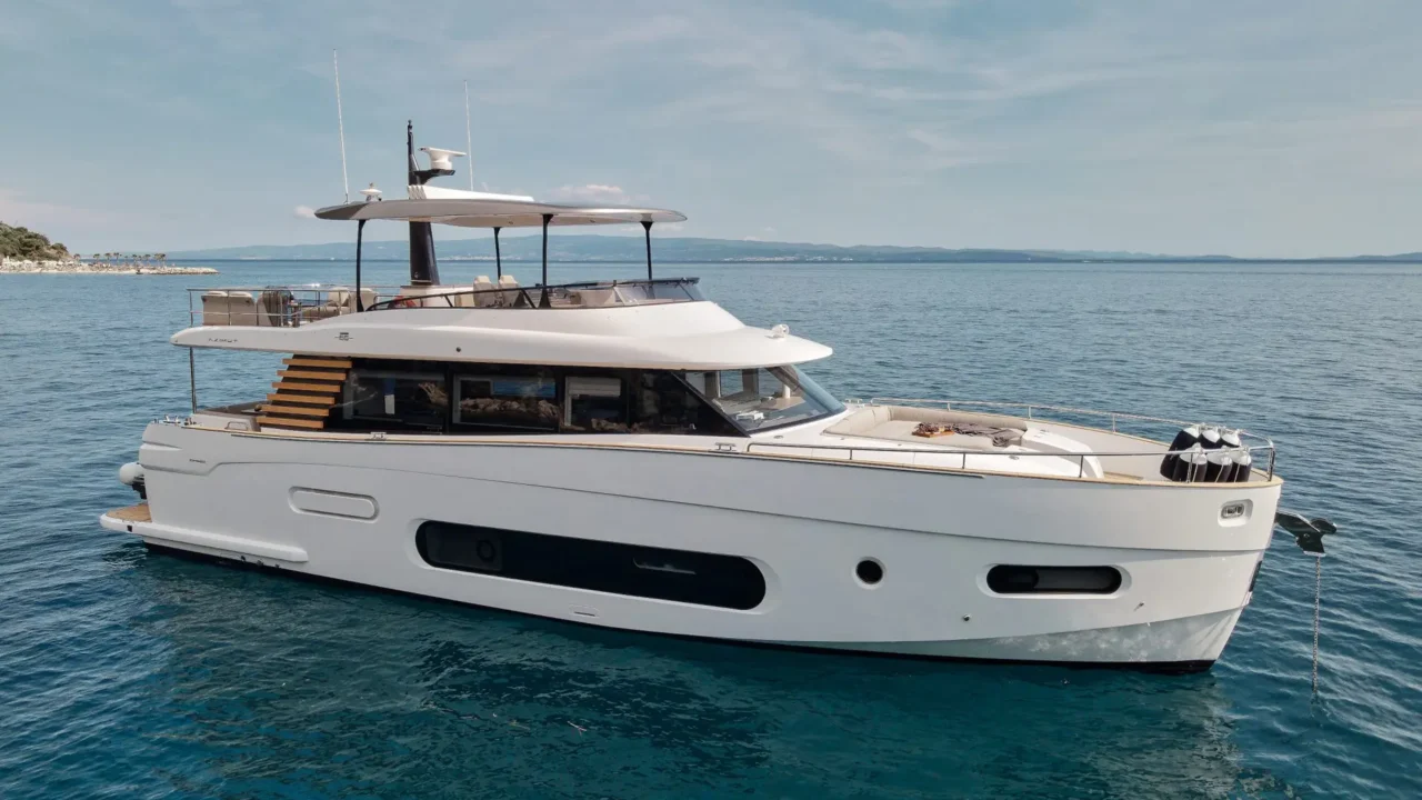 Azimut Magellano 66